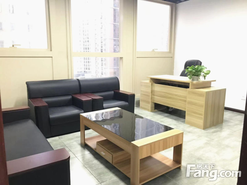 金外滩办公室 精装75平 带家具 支付租金立即使用