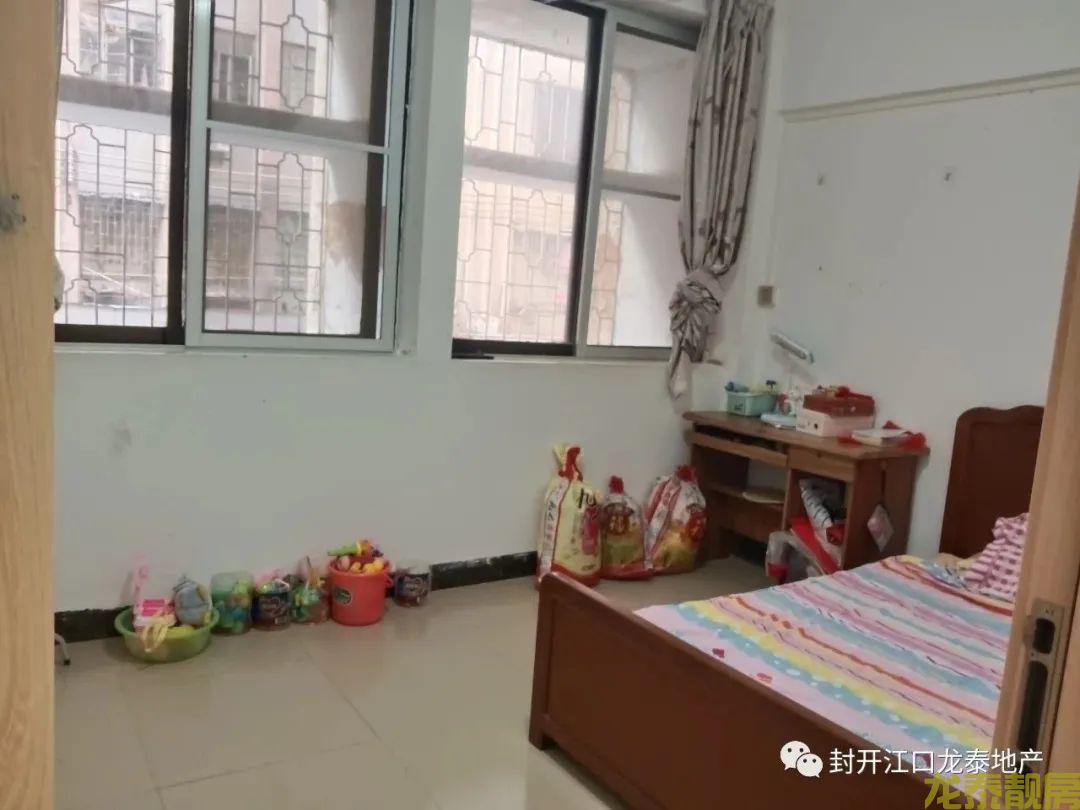 老城区江口步行街3楼 三房户型 