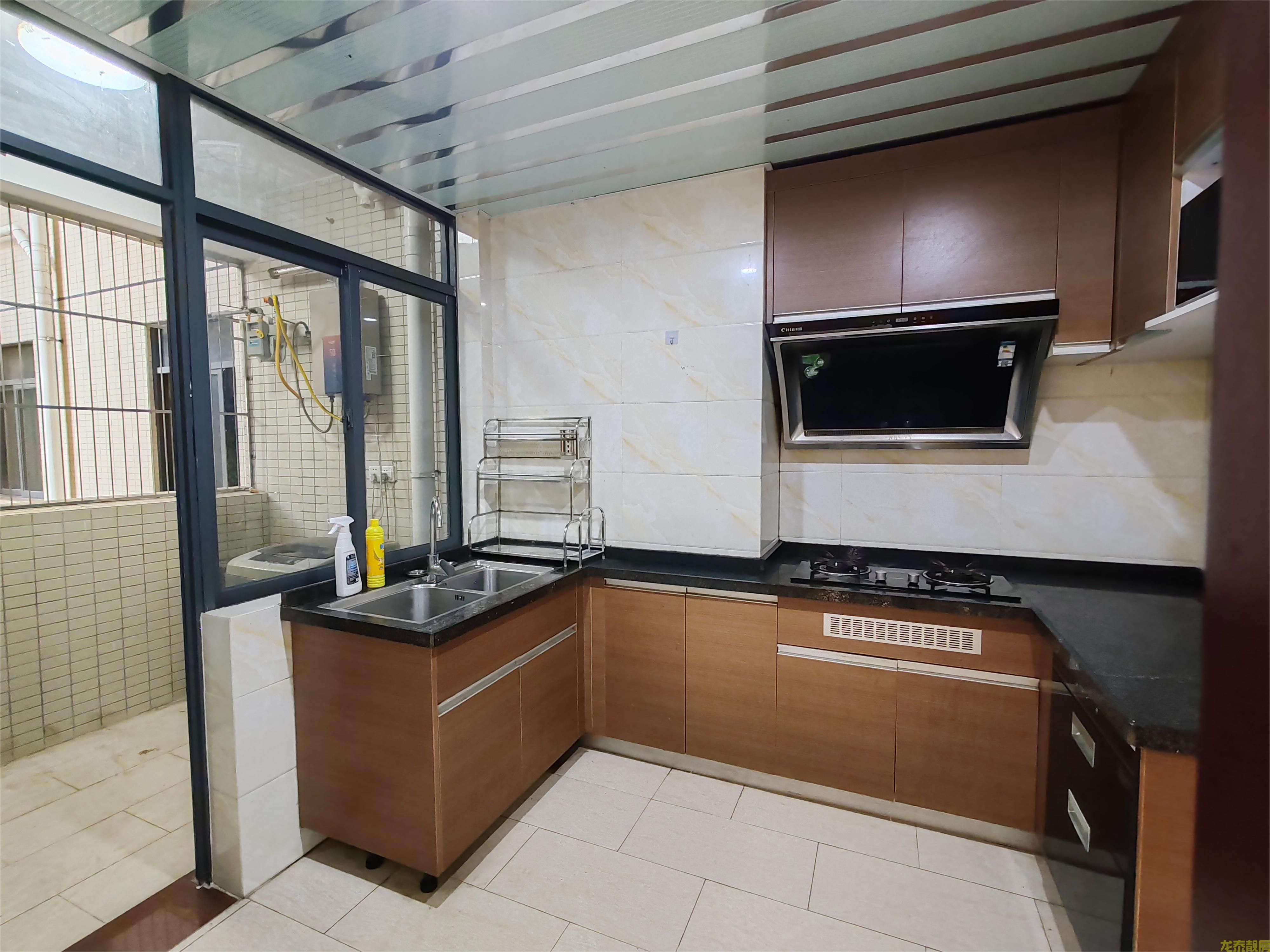 星河国际电梯靓楼层精装单边位