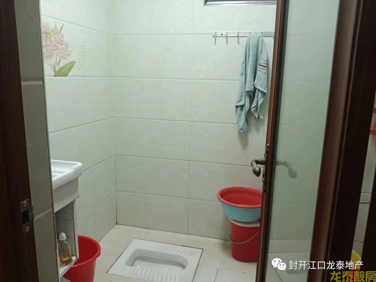 青果场龙山路步梯三楼