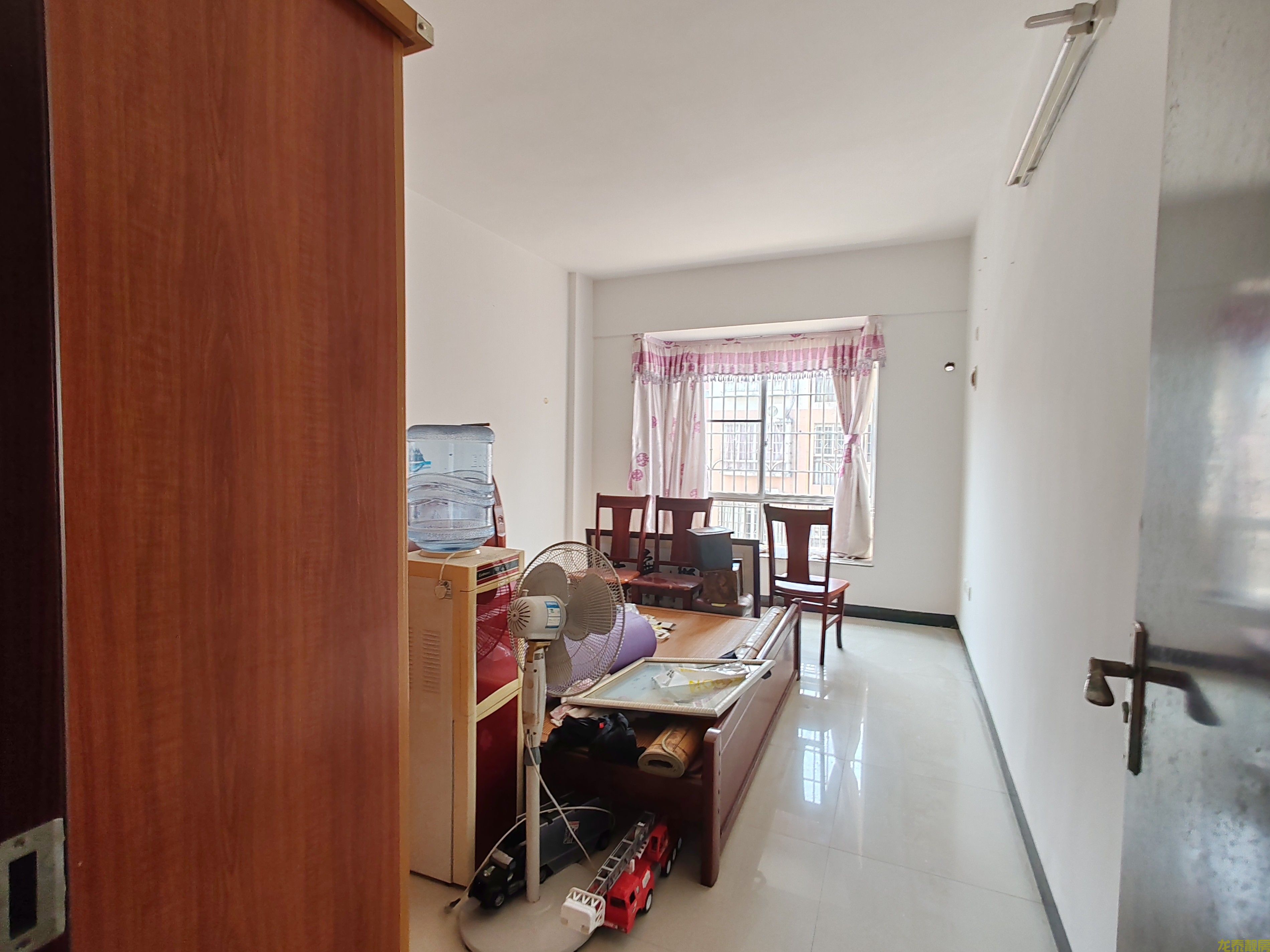 广信新城步梯7楼大户型