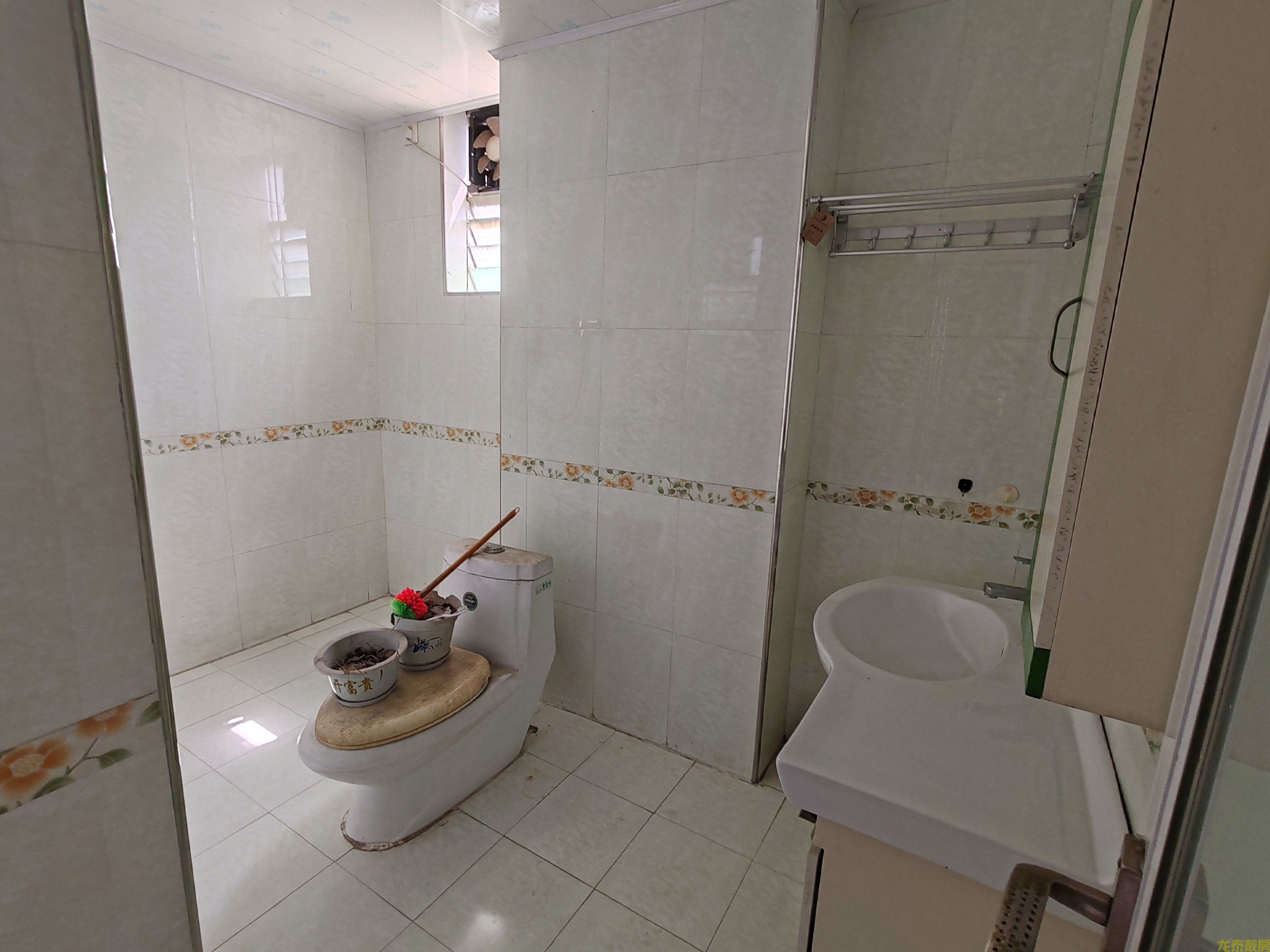 广信新城步梯7楼大户型