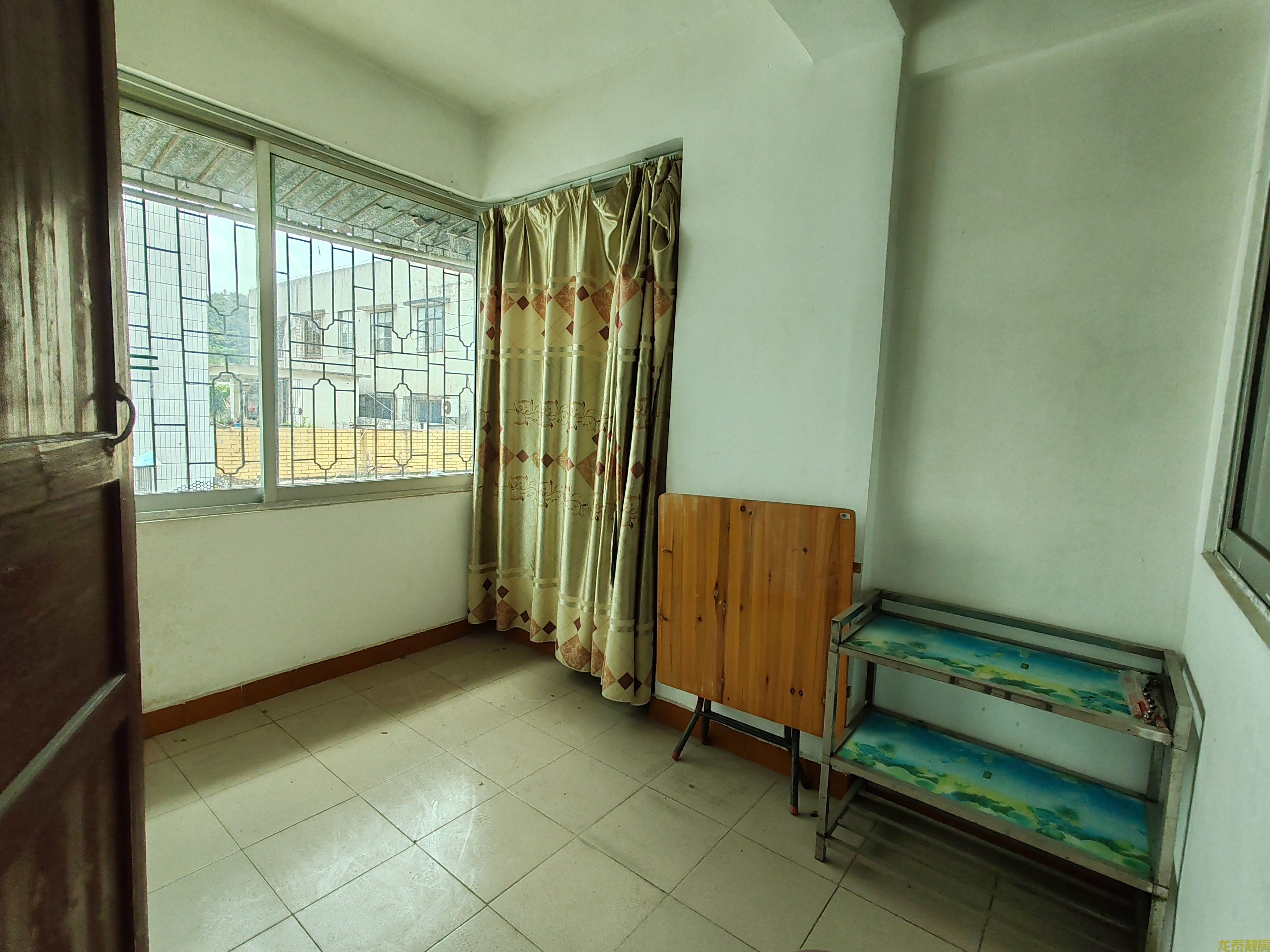 一中门口步梯7楼