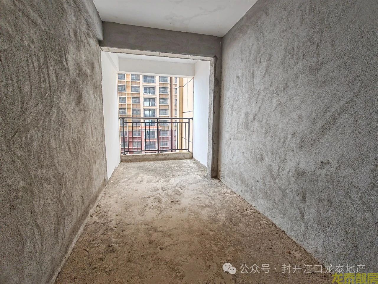  江南城超靓江景房   南向电梯中层+4房