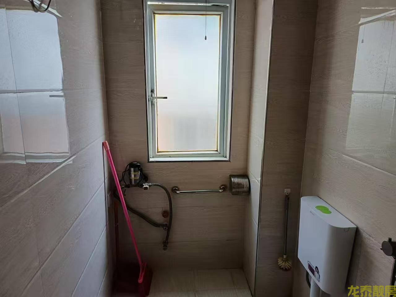 老城区龙山路步梯健身楼层精装三房售27.8万