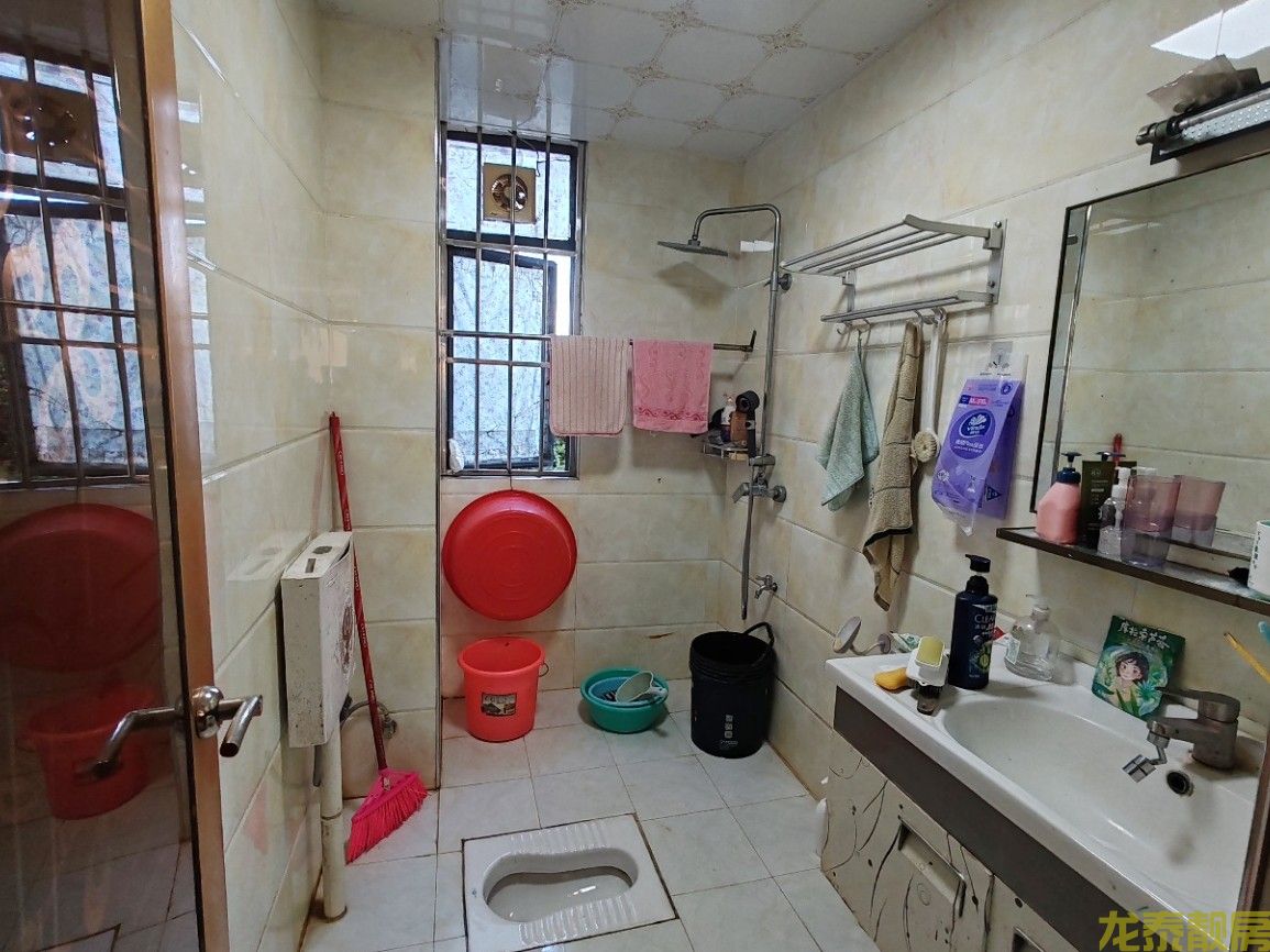 香槟壹号电梯南北对流精装三房送家私家电