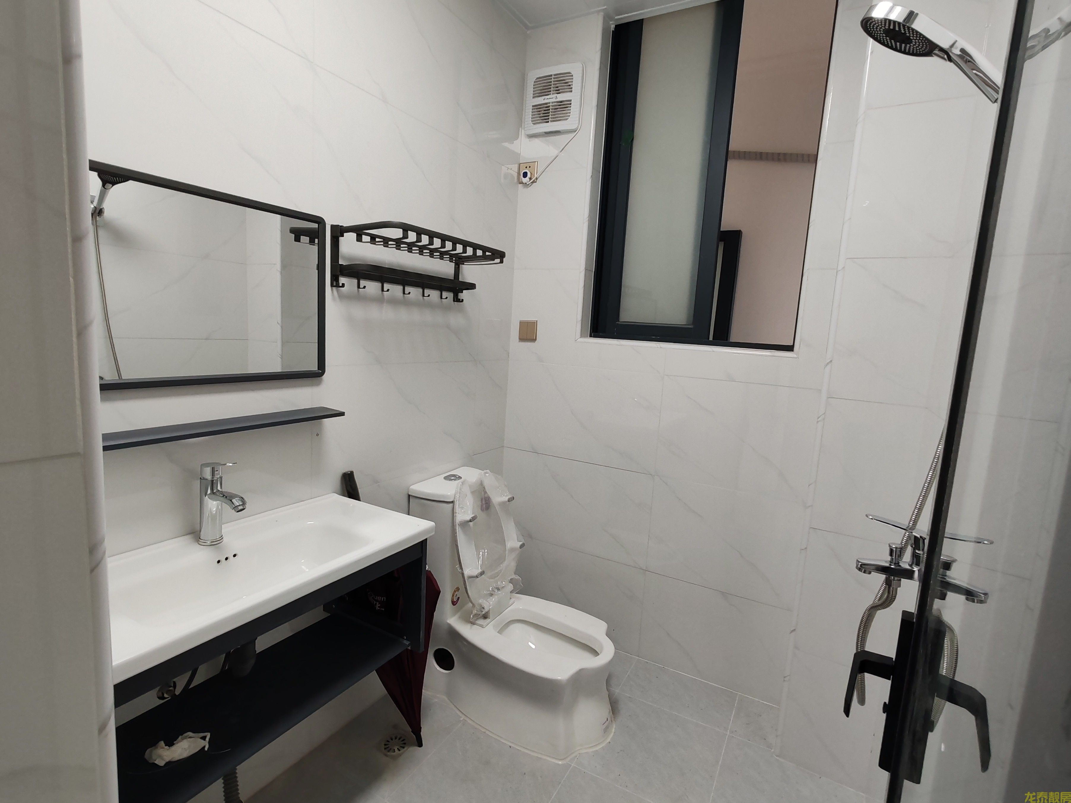 江南城“5字头全新精装三房”